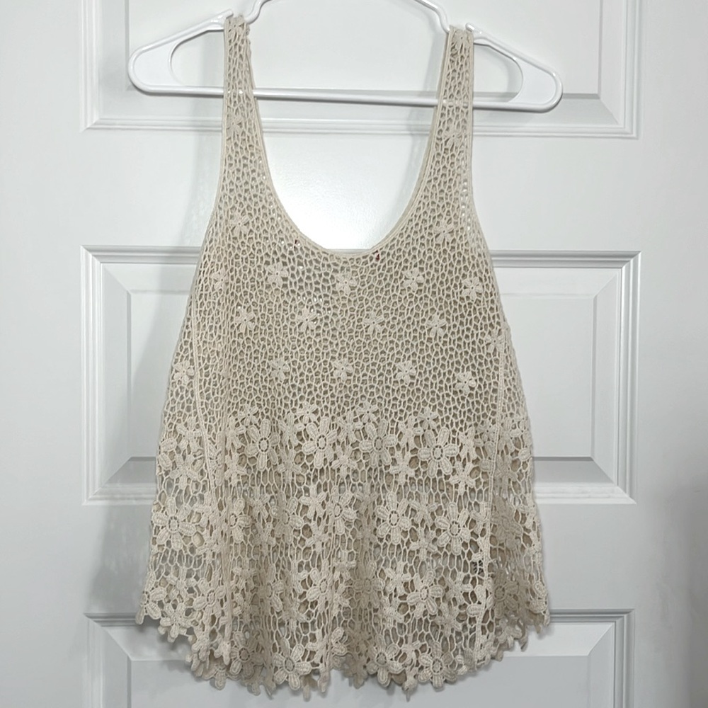 Chelsea and Violet 100% cotton crocheted flower tank. Size small.